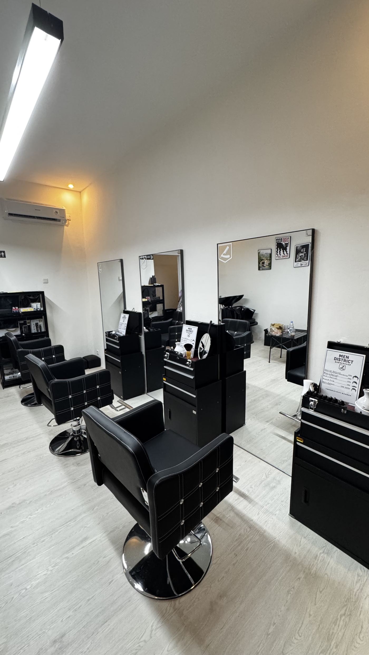 Kursi barber Men District Barbershop