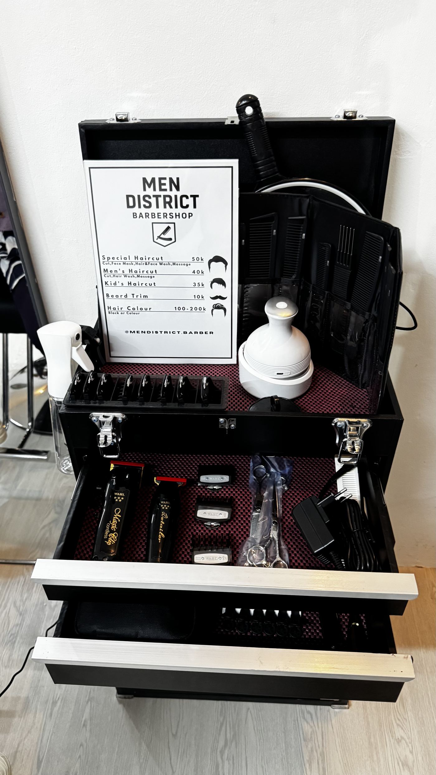 Peralatan cukur profesional Men District Barbershop